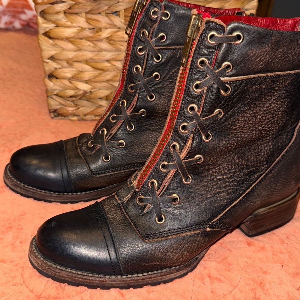 Freebird Liverpool Red Zipper Black Size 10 fit like 9.5 or small 10 - Picture 3 of 16
